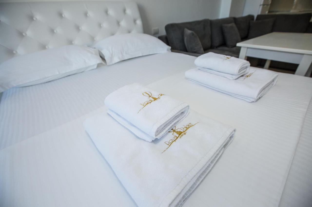 Royal Palace Aparthotel Lezhe Bagian luar foto