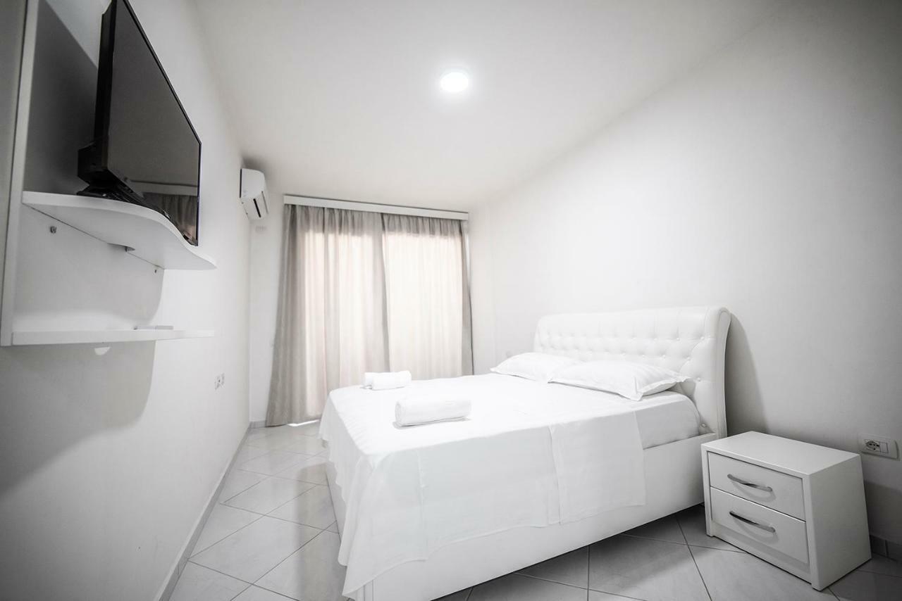 Royal Palace Aparthotel Lezhe Bagian luar foto