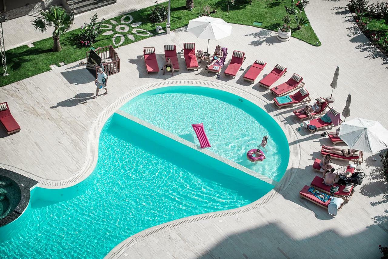 Royal Palace Aparthotel Lezhe Bagian luar foto