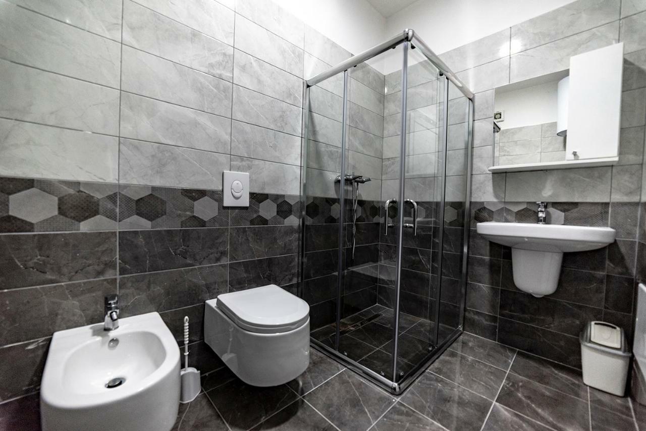 Royal Palace Aparthotel Lezhe Bagian luar foto