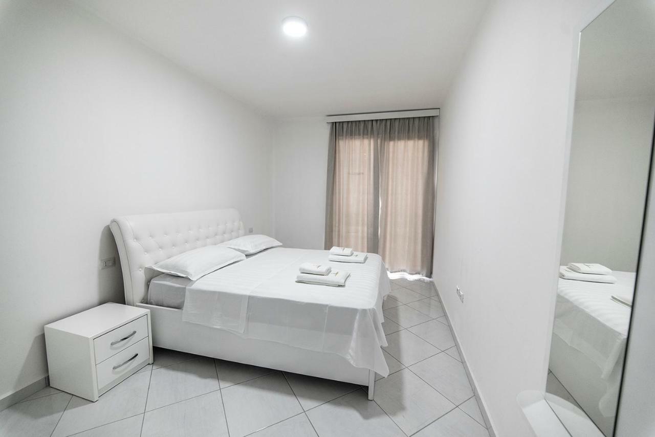 Royal Palace Aparthotel Lezhe Bagian luar foto
