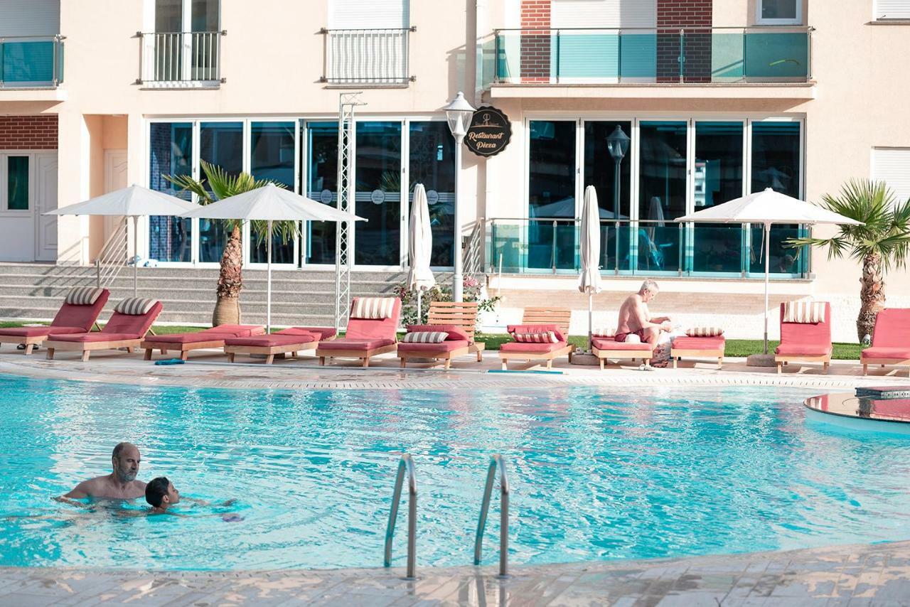 Royal Palace Aparthotel Lezhe Bagian luar foto
