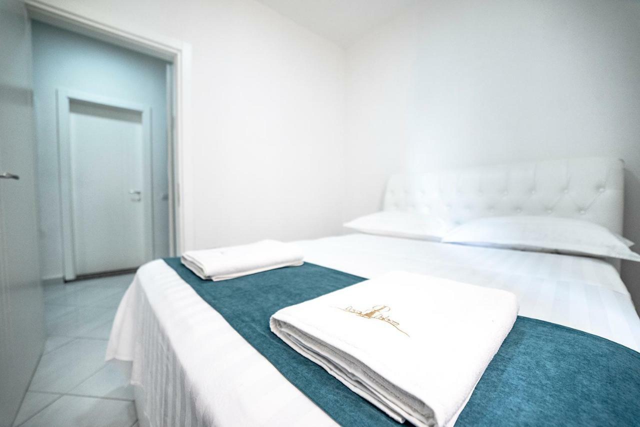 Royal Palace Aparthotel Lezhe Bagian luar foto