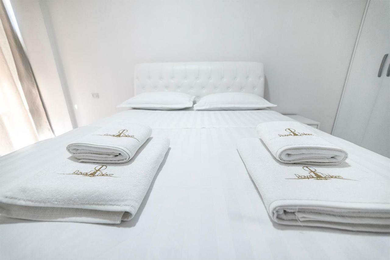 Royal Palace Aparthotel Lezhe Bagian luar foto