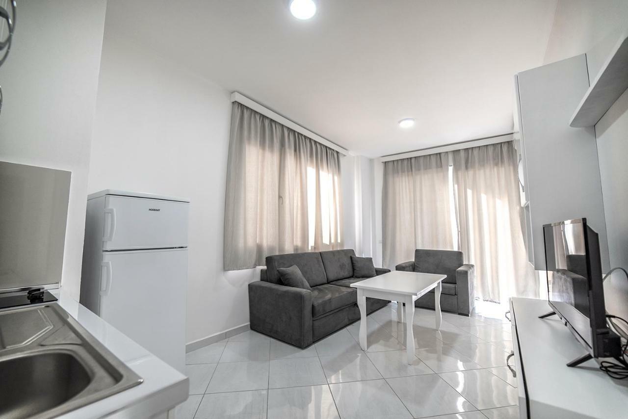Royal Palace Aparthotel Lezhe Bagian luar foto